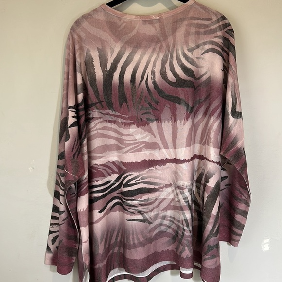 Via Vitale oversized knit top crew neck with drop shoulder rhinestone detail - Picture 8 of 15